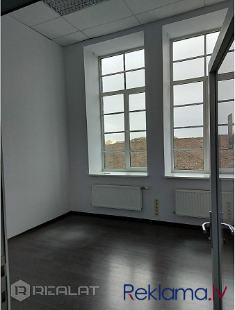 Iznomā gaišas biroja telpas ar plašiem logiem 2.stāvā ar iebūvētu virtuvi , kopējā platība 132 m2. Č Рига - изображение 4