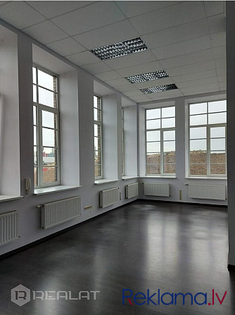 Iznomā gaišas biroja telpas ar plašiem logiem 2.stāvā ar iebūvētu virtuvi , kopējā platība 132 m2. Č Рига - изображение 6