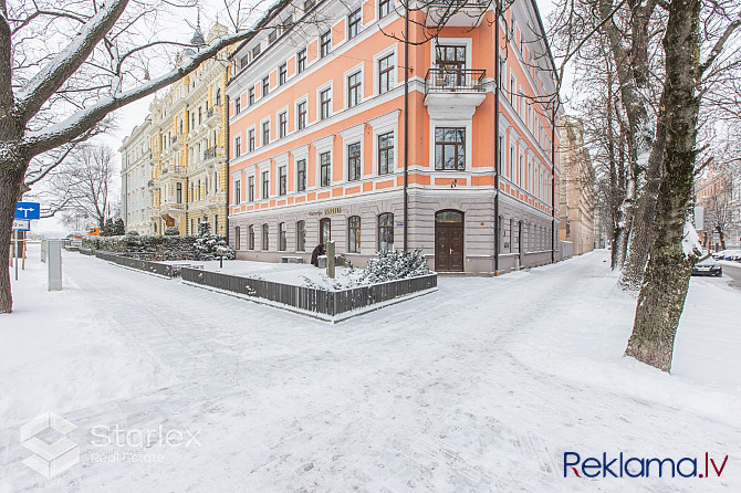 Skaists trīsistabu dzīvoklis renovētā pirmskara mājā centrā! Izsmalcināts un plašs Rīga - foto 2
