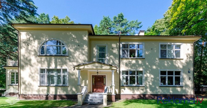 Этот роскошный двухэтажный частный дом, расположенный в самом зеленом районе Рига - изображение 1