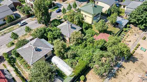 Продается земельный участок с одноэтажным домом и подсобным помещением в Рига