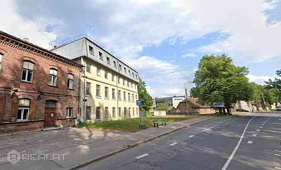 Pārdod komercīpašumu ar iespēju pārbūvēt par biroja ēku vai daudzīvokļu namu. Liela pieguļošā terito Rīga