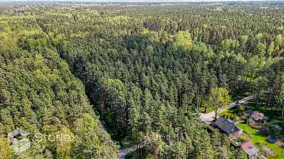 Pārdod zemes gabalu ar platību 9081 m2 Valteros, Jūrmalā. Zemes gabals ir ar skaistu mežu, ko apbūvē Jūrmala