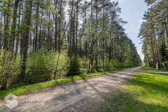 Pārdod zemes gabalu ar platību 9081 m2 Valteros, Jūrmalā. Zemes gabals ir ar skaistu mežu, ko apbūvē Jūrmala