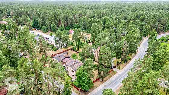 В привлекательном и ухоженном поселке частных домов у озера Лангстиню есть Rīgas rajons