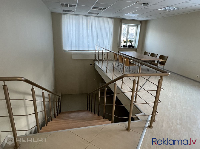Iznomā biroja telpas , sadalītas divos stāvos   +  1. stāvs 110 m2. gaišas , plašas telpas Rīga - foto 19