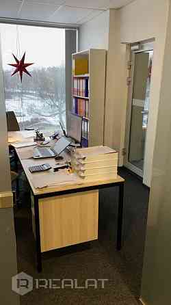 2 kabineti + pārrunu telpa + virtuve; 8 darba vietas;  Skanstes City ir jauna, multimodāla darījumu  Rīga
