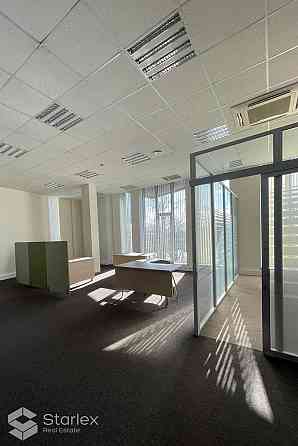 Nomai tiek piedāvātas 392 m2 plašas biroja telpas ar skatu uz Daugavu. Birojs atrodas ēkas 3. stāvā. Рига