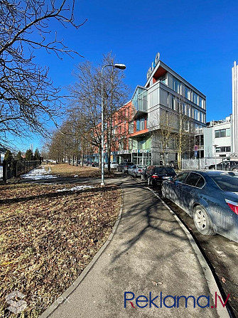Nomai tiek piedāvātas 392 m2 plašas biroja telpas ar skatu uz Daugavu. Birojs atrodas ēkas 3. Rīga - foto 3
