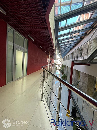 Nomai tiek piedāvātas 392 m2 plašas biroja telpas ar skatu uz Daugavu. Birojs atrodas ēkas 3. stāvā. Рига - изображение 7