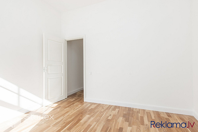 Tiek pārdots 3 istabu dzīvoklis ar kvalitatīvu pilnu iekšējo apdari un pabeigtu vannas istabu Rīga - foto 10