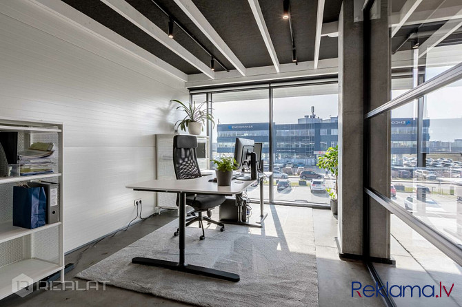 Rīgas Industriālais Parks piedāvā nomāt plašas un ērtas biroja telpas 219 m2 platībā ēkas Rīga - foto 4