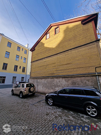 Pārdod 3-stāvu ēku ar zemi sakoptā iekšpagalmā, Artilērijas ielā 11.Ēka lieliski Rīga - foto 12