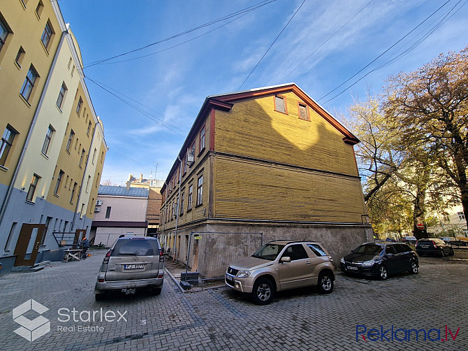 Pārdod 3-stāvu ēku ar zemi sakoptā iekšpagalmā, Artilērijas ielā 11.Ēka lieliski Rīga - foto 2