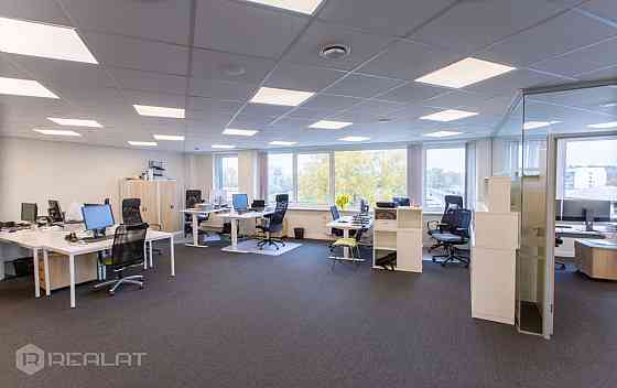 Iznomā  plašas biroja  telpas  ar savu nodalītu recepciju , biroju ēkas 3. stāvā + Open space biroja Рига