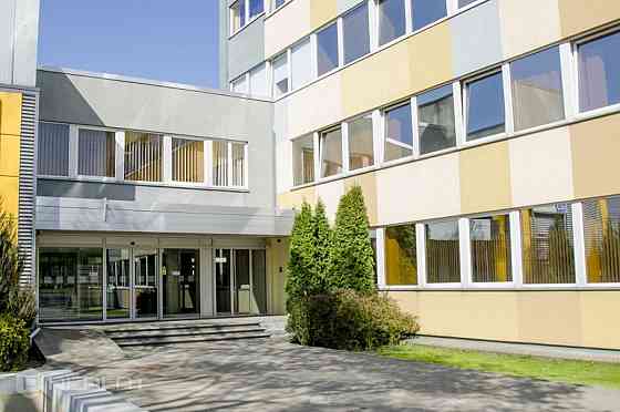 Piedāvājam nomā plašas biroja telpas Biznesa parkā ABAVA.  Biroja kopējā platība 111.9 m2. Telpas at Rīga
