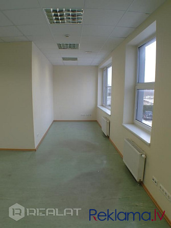 Iznomā plašas biroja telpas Ziepniekkalnā.  Pieejama autostāvvieta. Blakus korpusā atrodas Rīga - foto 3