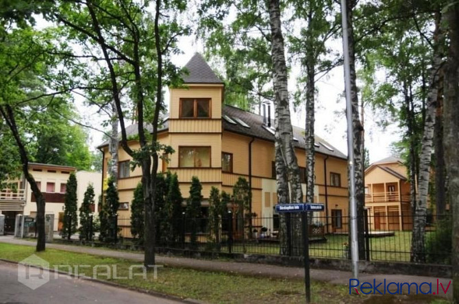 Māja būvēta 1909.gadā pēc arhitekta Edmunda fon Trompovska projekta. Tā atrodas uz Augšielas Rīga - foto 13