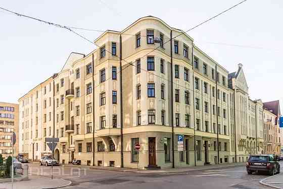 Biroja telpas renovētā ēkā vēstniecību rajonā ar modernu iekšējo apdari, kopējo platību 149,3 m. Bir Рига
