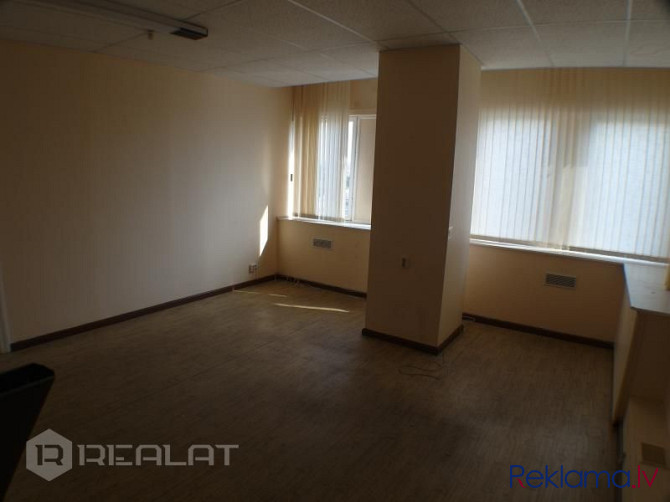 Tiek iznomāts gaišs kabinets, kuram iespēja pievienot blakus esošo kabinetu +30m2 iegūstot Rīga - foto 3