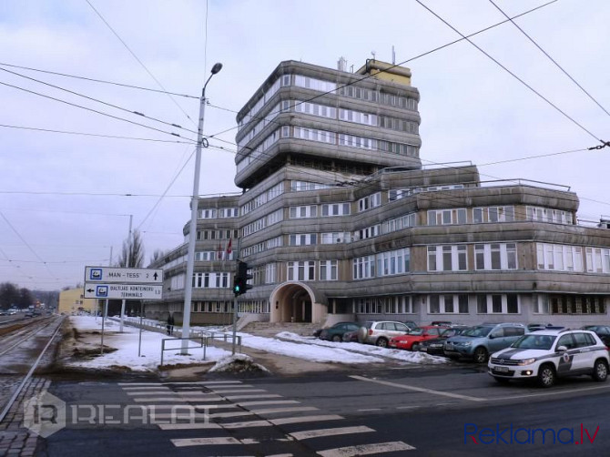 Iznomā gaišas un plašas biroja telpas. Iespēja sadalīt divās daļās. Ļoti izdevīgs Rīga - foto 5