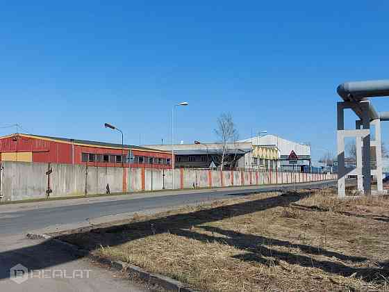 Biroja telpas ēkas 2. stāvā ar atsevišķu ieeju.  Tiks izremontētas un pārplānotas atbilstoši vajadzī Rīga