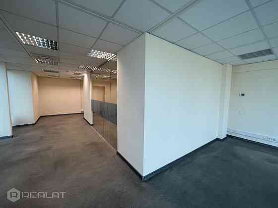 Iznomā biroja telpas VALDO biznesa centrā  + Kopējā platība 82,7m2.  + 5. stāvs , ir lifts  + Telpās Рига
