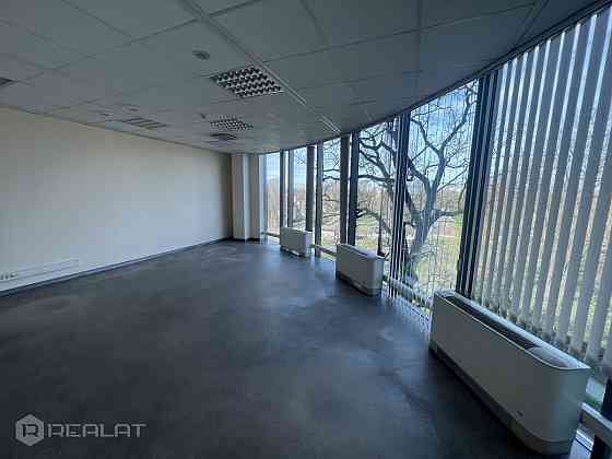 Iznomā biroja telpas VALDO biznesa centrā  + Kopējā platība 82,7m2.  + 5. stāvs , ir lifts  + Telpās Рига