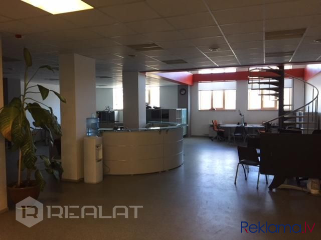 Iznomā biroja telpas ar kopējo platību 2071,6 m2.  Telpas sastāv no 16 atsevišķiem darba kabinetiem  Рига - изображение 9
