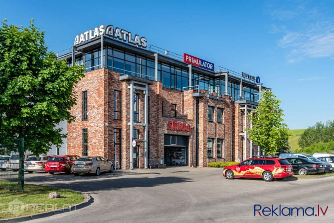 Piedāvājam nomāt kvalitatīvas biroja telpas 2. stāvā 242 m2 platībā ēkā Ulbrokas ielā Rīga - foto 1