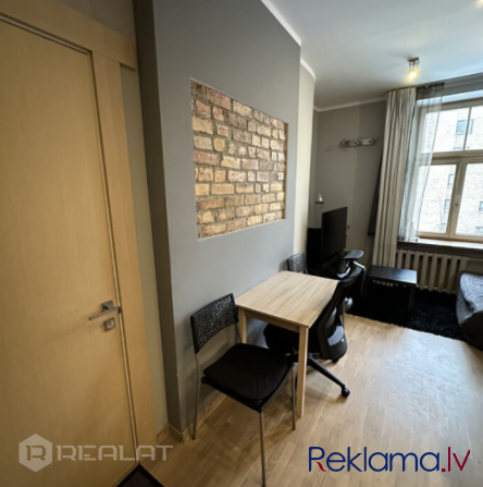 Lieliska iespēja iegādāties 2 istabu dzīvokli Rīgas centrā. Plānojums: viesistaba, kas apvienota ar  Рига - изображение 9