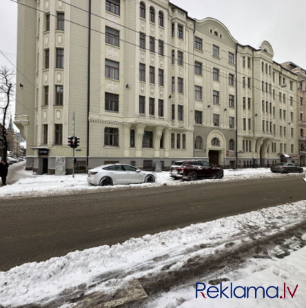 Lieliska iespēja iegādāties 2 istabu dzīvokli Rīgas centrā. Plānojums: viesistaba, kas apvienota ar  Рига - изображение 2