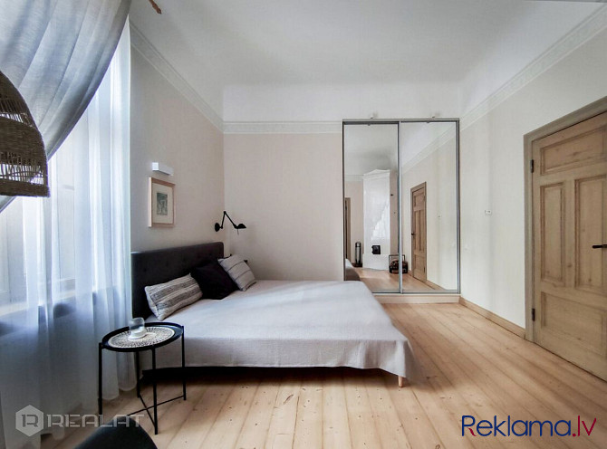 Mājīgs, saulains dzīvoklis ar patīkamu skandināvu interjeru. Siltā smilškrāsas nokrāsa rotā klasiskā Рига - изображение 7