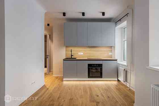 Pārdod moderni izremontētu 2- istabu dzīvokli ar kopējo platību 31 kv. m ar iebūvētu virtuvi. Ērts k Рига