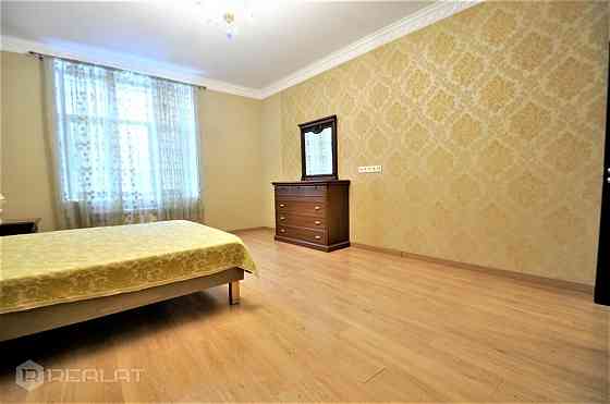 Atjaunots un skaists dzīvoklis pašā Rīgas centrā Plānojums - 3 istabas (izolētas), Zāle, viesistaba, Рига