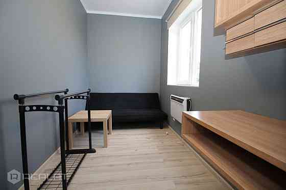 Laipni lūdzam jūsu jaunajā mājoklī - satriecošā modernā 2-istabu dzīvoklī, kas ideāli piemērots tiem Рига