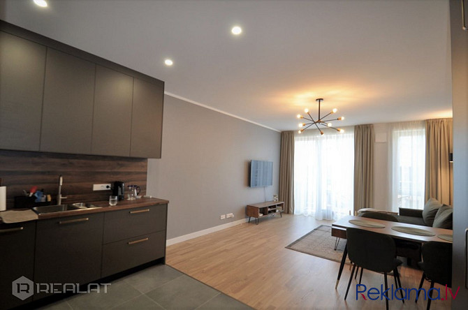 Laipni lūdzam jūsu jaunajā mājoklī - satriecošā modernā 2-istabu dzīvoklī, kas ideāli Rīga - foto 12