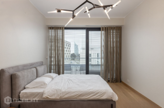 Pārdošanā tiek piedāvāts jauns 3-istabu penthouse dzīvoklis ar skatu uz Vecrīgu projektā Hoffmann Re Rīga
