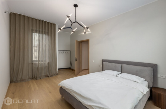 Pārdošanā tiek piedāvāts jauns 3-istabu penthouse dzīvoklis ar skatu uz Vecrīgu projektā Hoffmann Re Rīga