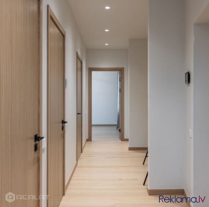 Pārdošanā tiek piedāvāts jauns 3-istabu penthouse dzīvoklis ar skatu uz Vecrīgu projektā Rīga - foto 1