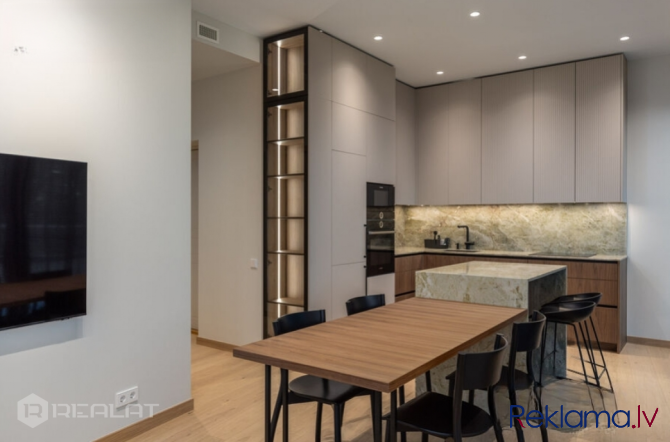 Pārdošanā tiek piedāvāts jauns 3-istabu penthouse dzīvoklis ar skatu uz Vecrīgu projektā Hoffmann Re Рига - изображение 2
