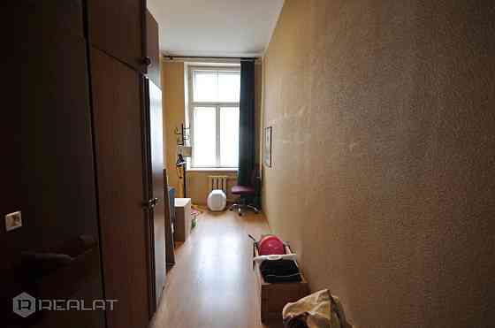Plašs 5 istabu dzīvoklis Rīgas centrā.  Četras izolētas istabas, viena caurstaigājama istaba. Balkon Рига