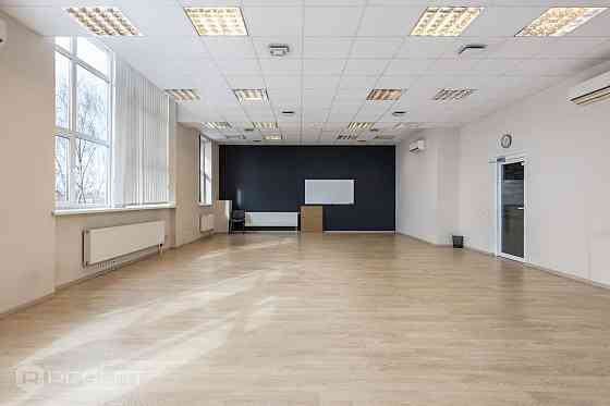 Iznomā biroja telpas ar kopējo platību 774.3 m2.(pastāv iespēja nomāt mazākas platības). nomas maksa Rīga