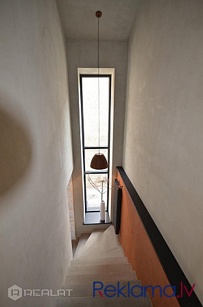 Pārdod gaumīgu, kvalitatīvi remontētu un labiekārtotu dzīvokli, kas izvietots trijos stāvos, klusā,  Рига - изображение 3