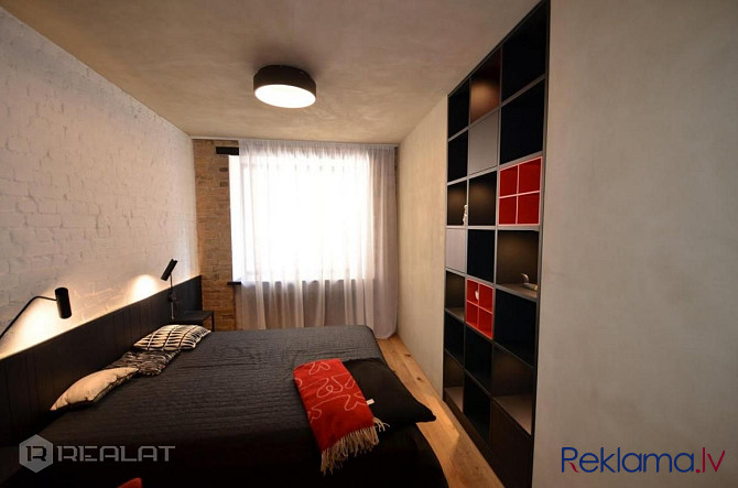 Pārdod gaumīgu, kvalitatīvi remontētu un labiekārtotu dzīvokli, kas izvietots trijos stāvos, klusā,  Рига - изображение 1