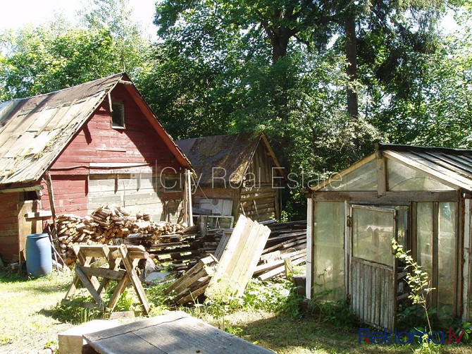 Покрытие крыши из черепицы, фасад с деревянной отделкой, территория обнесена Рижский район - изображение 5