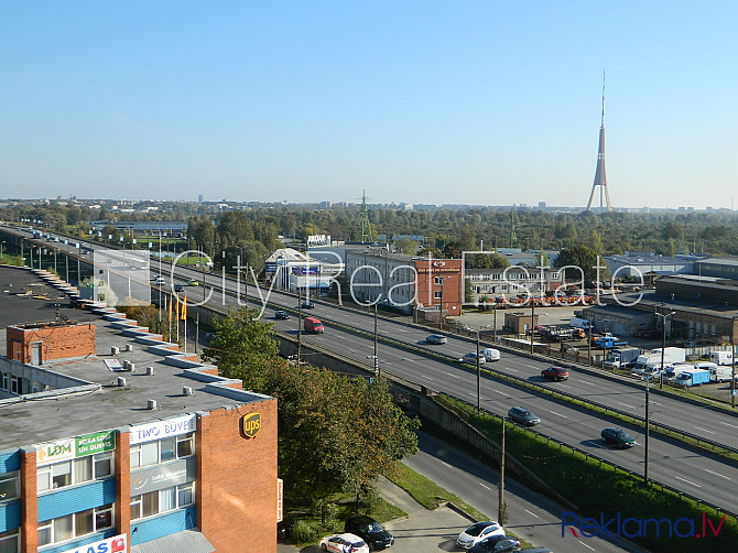 Fasādes māja, labiekārtota apzaļumota teritorija, vieta vairākām automašīnām, ir lifts, Rīga - foto 3