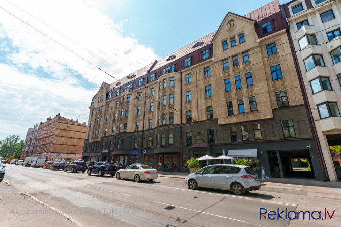 Piedāvājumā ērts un kompakts 3 istabu dzīvoklis klusajā centrā, kapitāli renovētas ēkas Rīga - foto 1