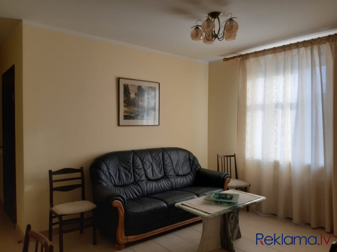 Ilgtermiņa īrei tiek piedāvāts divu guļamistabu dzīvoklis pašā Rīgas centrā, klusā Rīga - foto 1