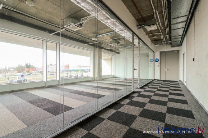 Well-visible and easily accessible office space in the Place Eleven office building. Located on the  Рига - изображение 2